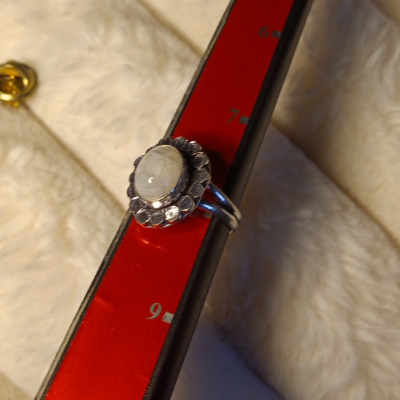 Ring - Picture 2 of 4